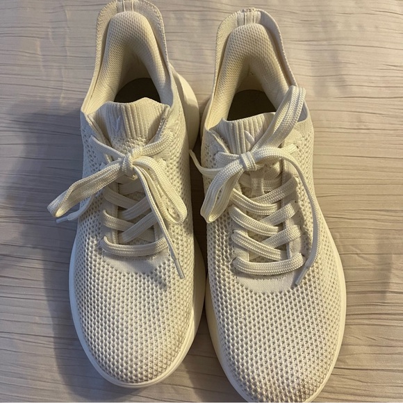 Vivaia Urban mesh sneakers off white beige slip on size 40 US women 9, men 7.5 - Picture 2 of 12